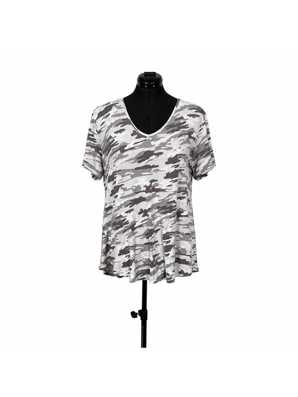 Rue + White and Gray Camo Flowy V-Neck T-Shirt (2X)